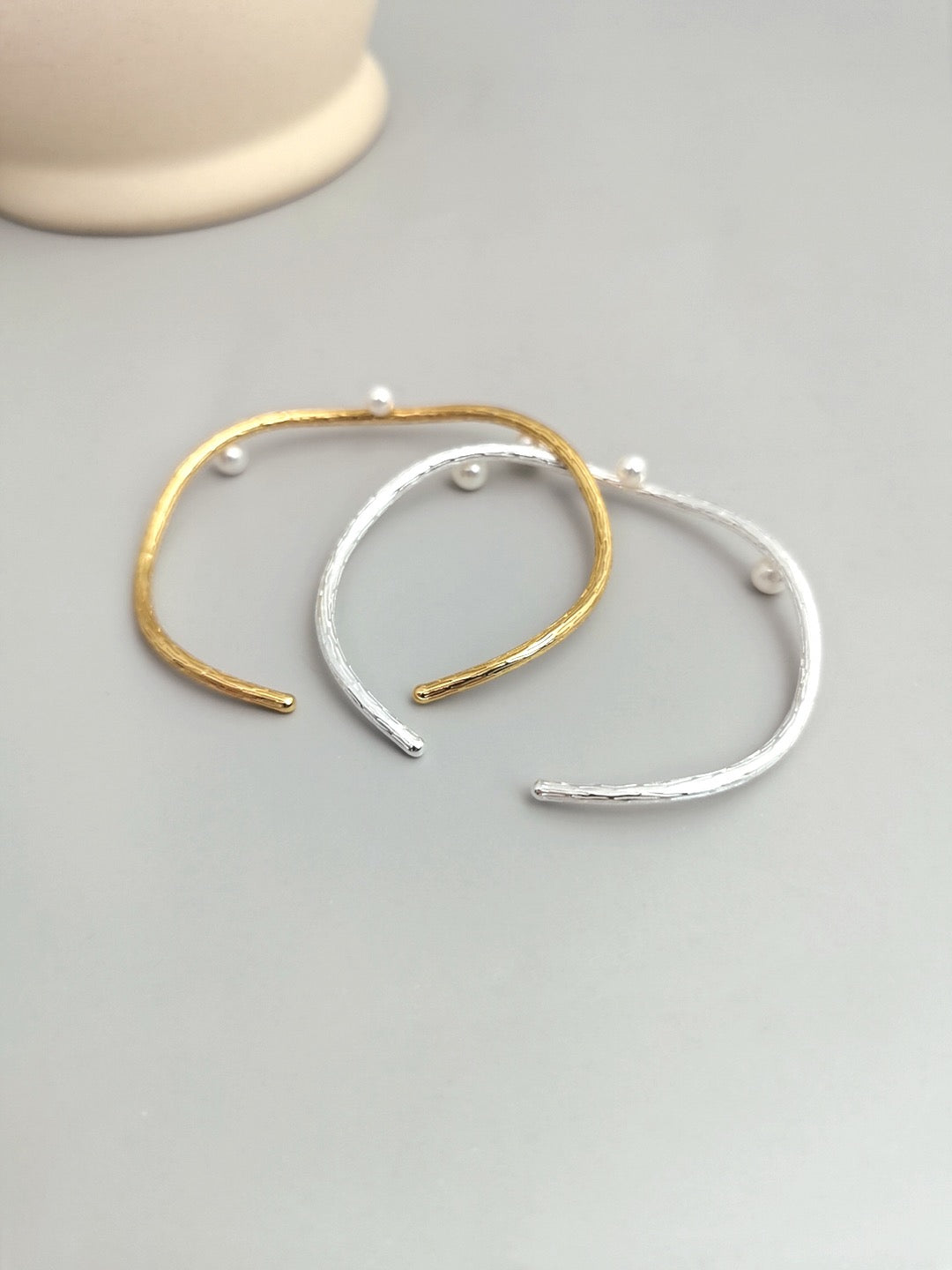 Ethereal Curve Shell Pearl Bracelet
