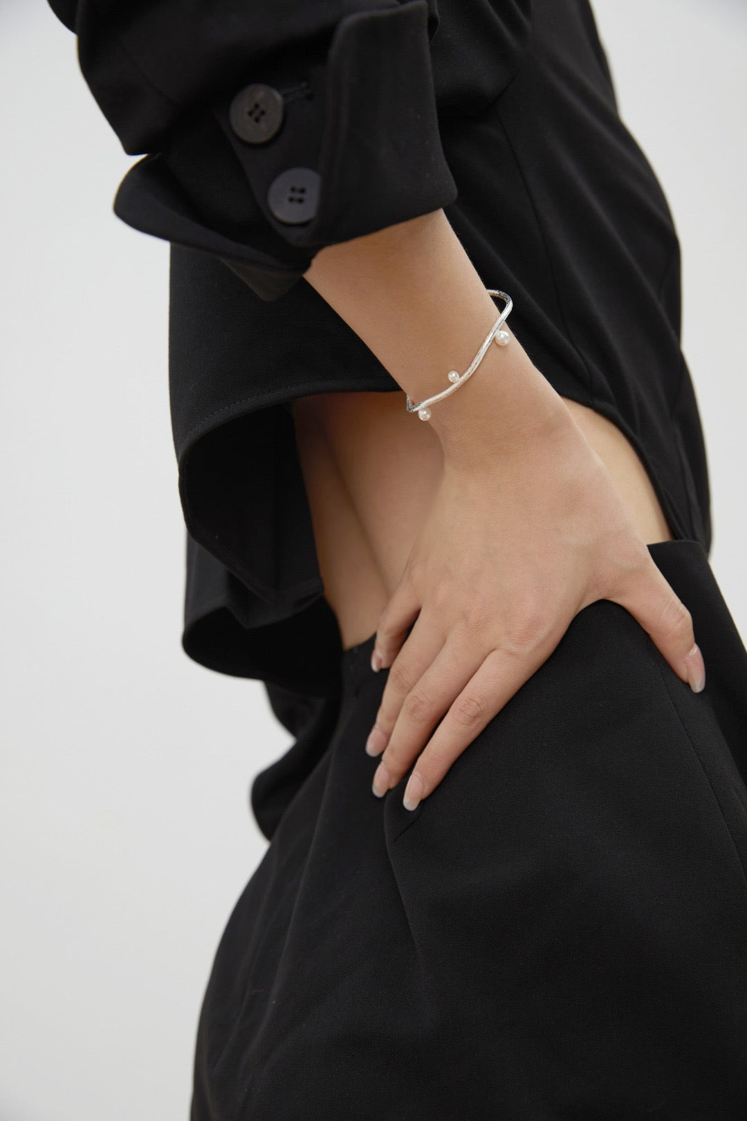 Ethereal Curve Shell Pearl Bracelet