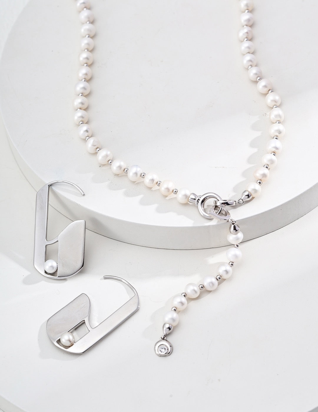 Exquisite Pearls & Zircon Necklace