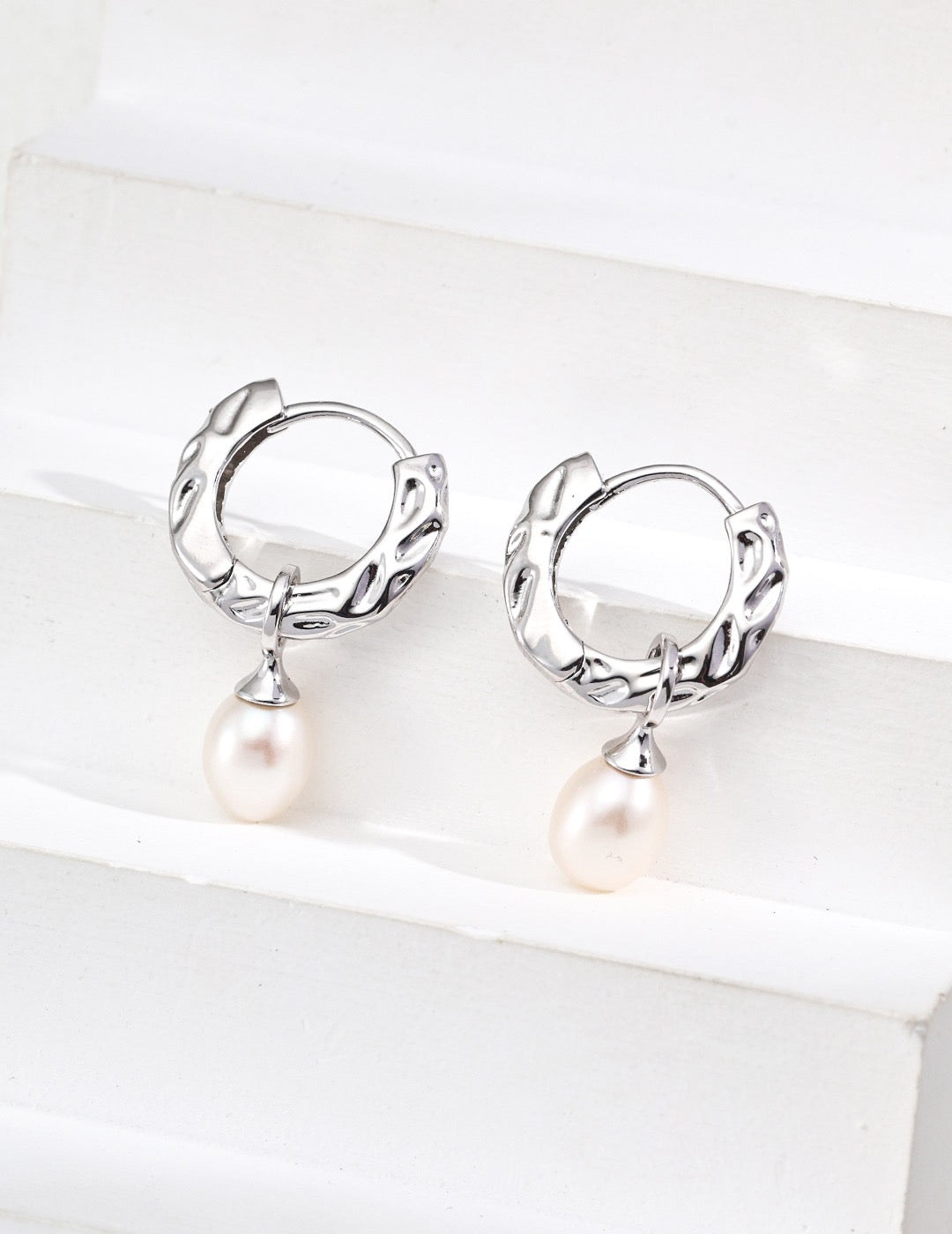Luminous Pearl Circles