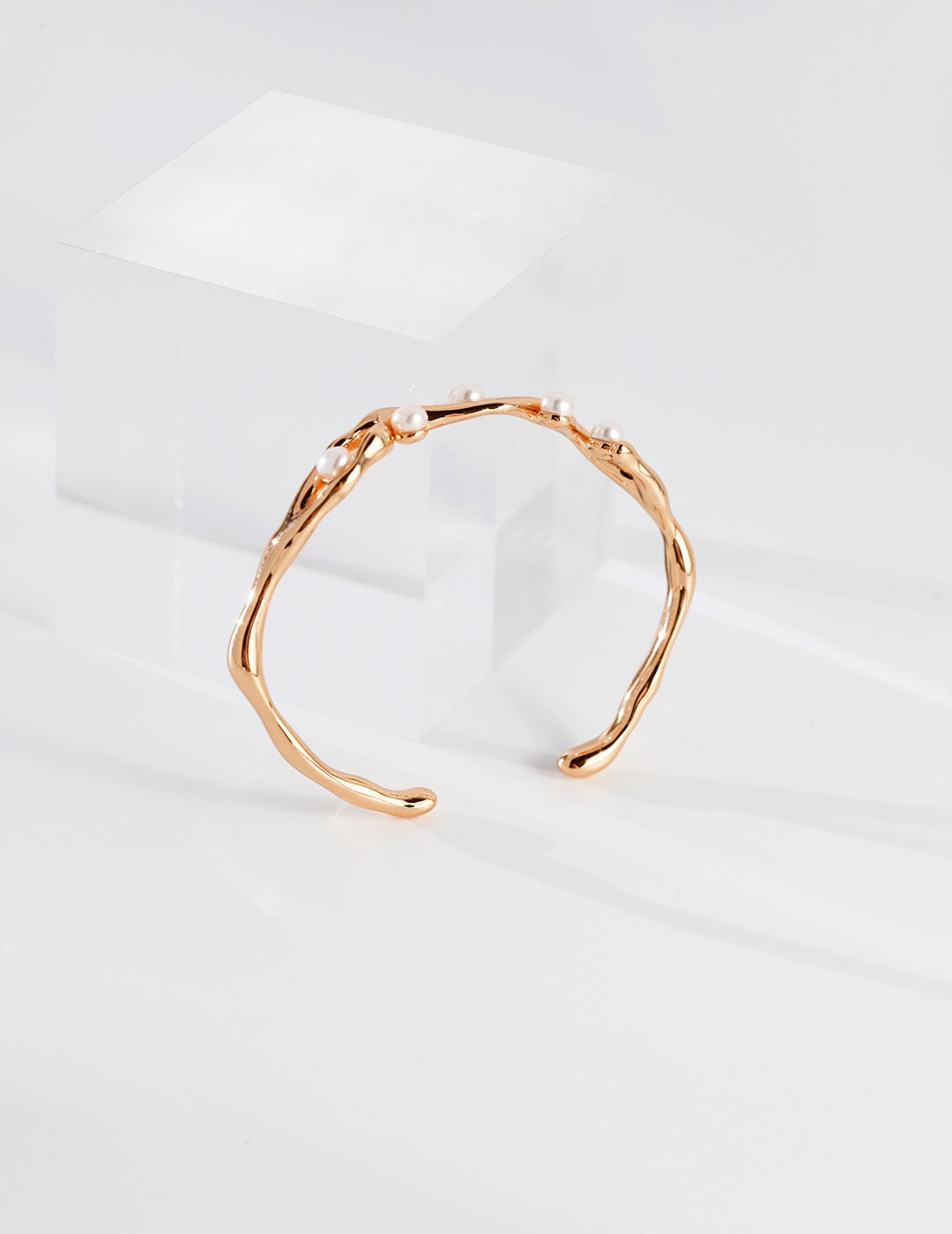 Cloudlit Pearl Bracelet