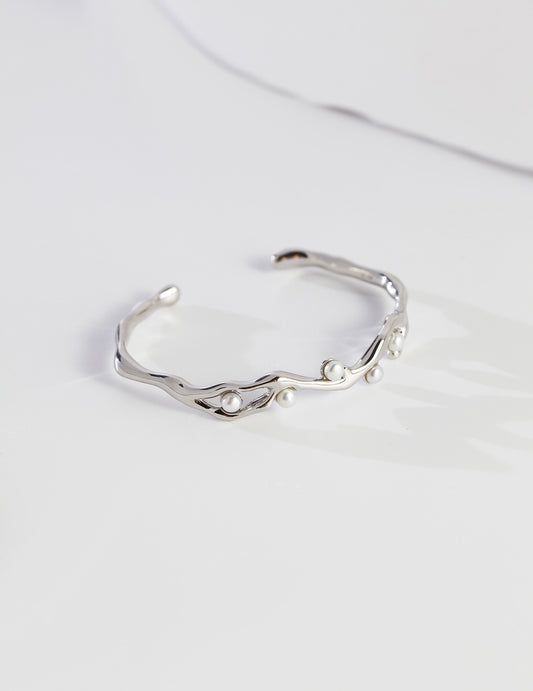 Cloudlit Pearl Bracelet